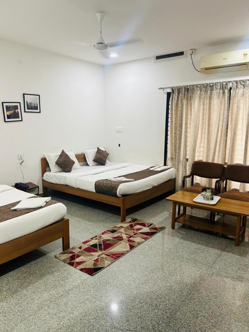 Hotel Queens Comfort Майсур Экстерьер фото