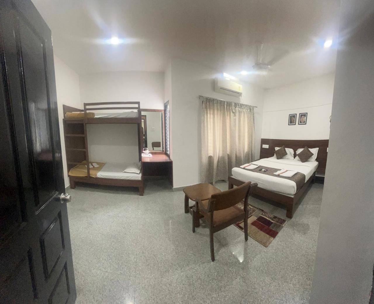Hotel Queens Comfort Майсур Экстерьер фото